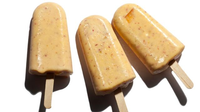How to Make Easy Peaches 'n' Cream Ice Pops