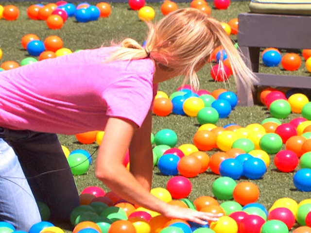 Big Brother - Feed Clip: Plastic Balls
