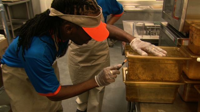 Undercover Boss - Bonus Scene: Onion Rings (Popeyes)