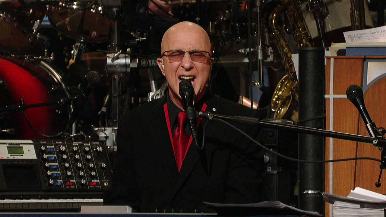 David Letterman - Web-Exclusive: Paul's Cher Impression