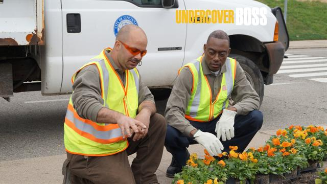 Watch Undercover Boss Season 4 Episode 17 - Epic Bosses Online
