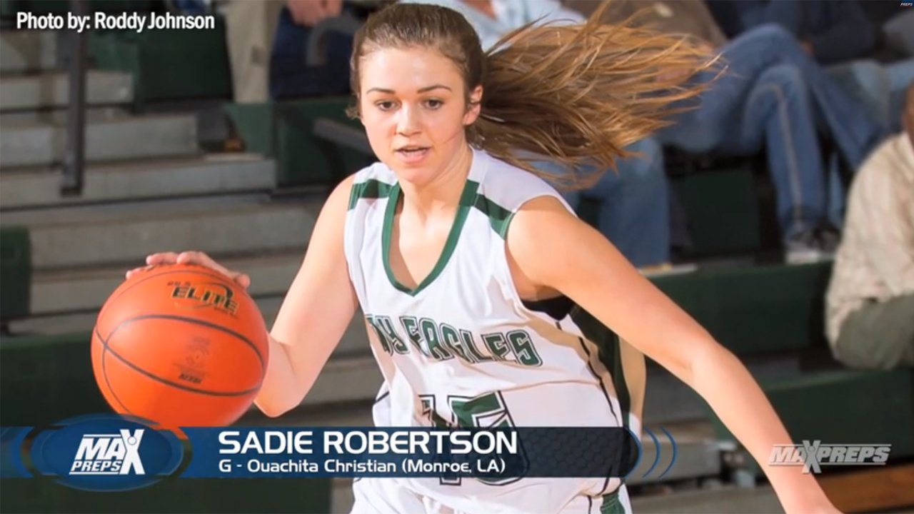 Duck Dynasty star Sadie Robertson plays high school basketball