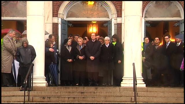 U.s.: Newtown moment of silence