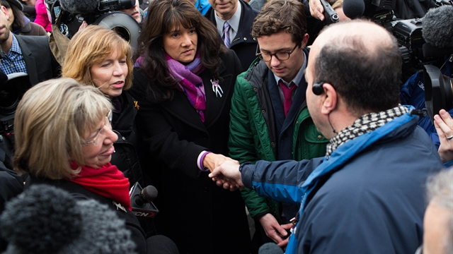 U.s.: Demonstrators protest against Walmart's sale of assault weapons