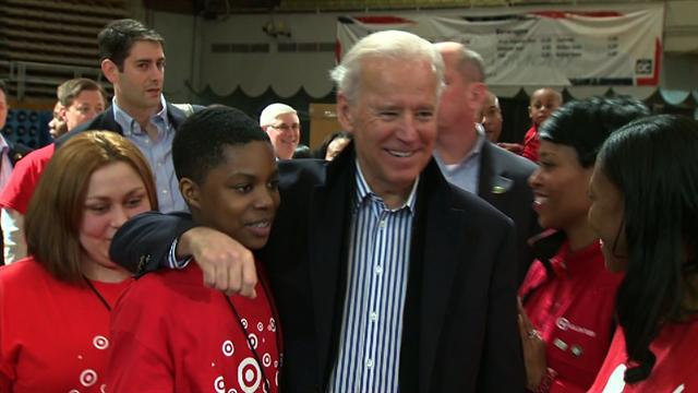 Politics: Bidens lend a hand on National Day of Service