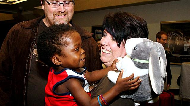 CBS Evening News: On the Road: A mother's love for a child she couldn't save