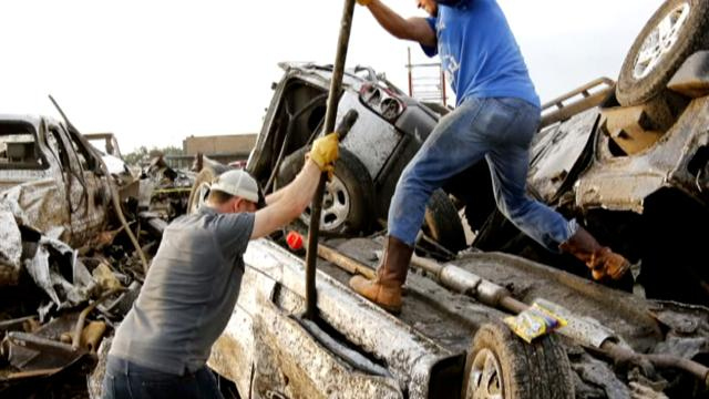 CBS This Morning: Search for trapped victims continues in Moore, Okla.