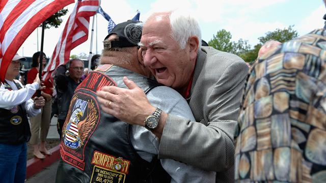 CBS Evening News: Vietnam POWs mark 40 years since being released