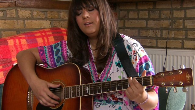 Rumer performs Aretha