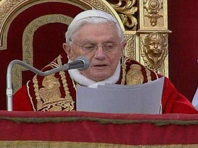 Pope Attacked at Xmas Eve Mass