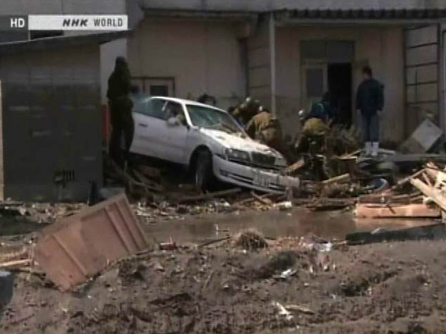 Trapped earthquake victim rescued after 20 hours