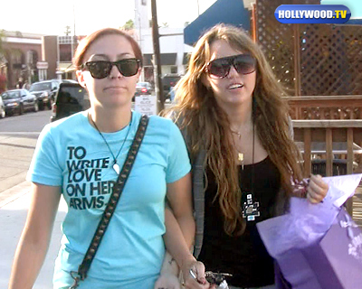 HTV: Miley Cyrus Shopping