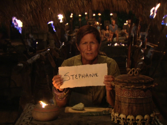 S2206_TRIBAL_COUNCIL_VOTING_640x480.jpg