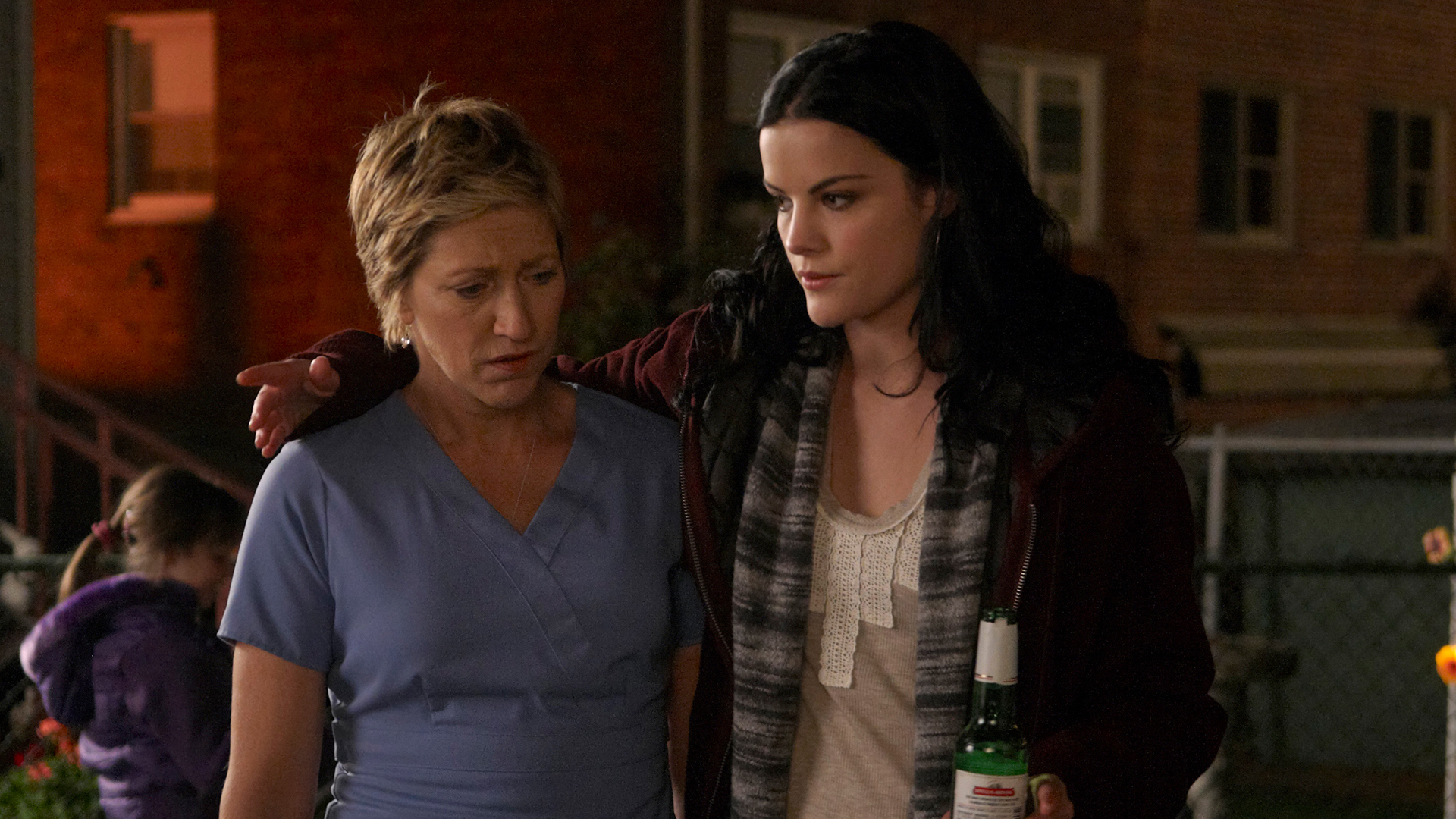 Watch Nurse Jackie Season 3 Episode 4: Mitten - Paramount+ Australia