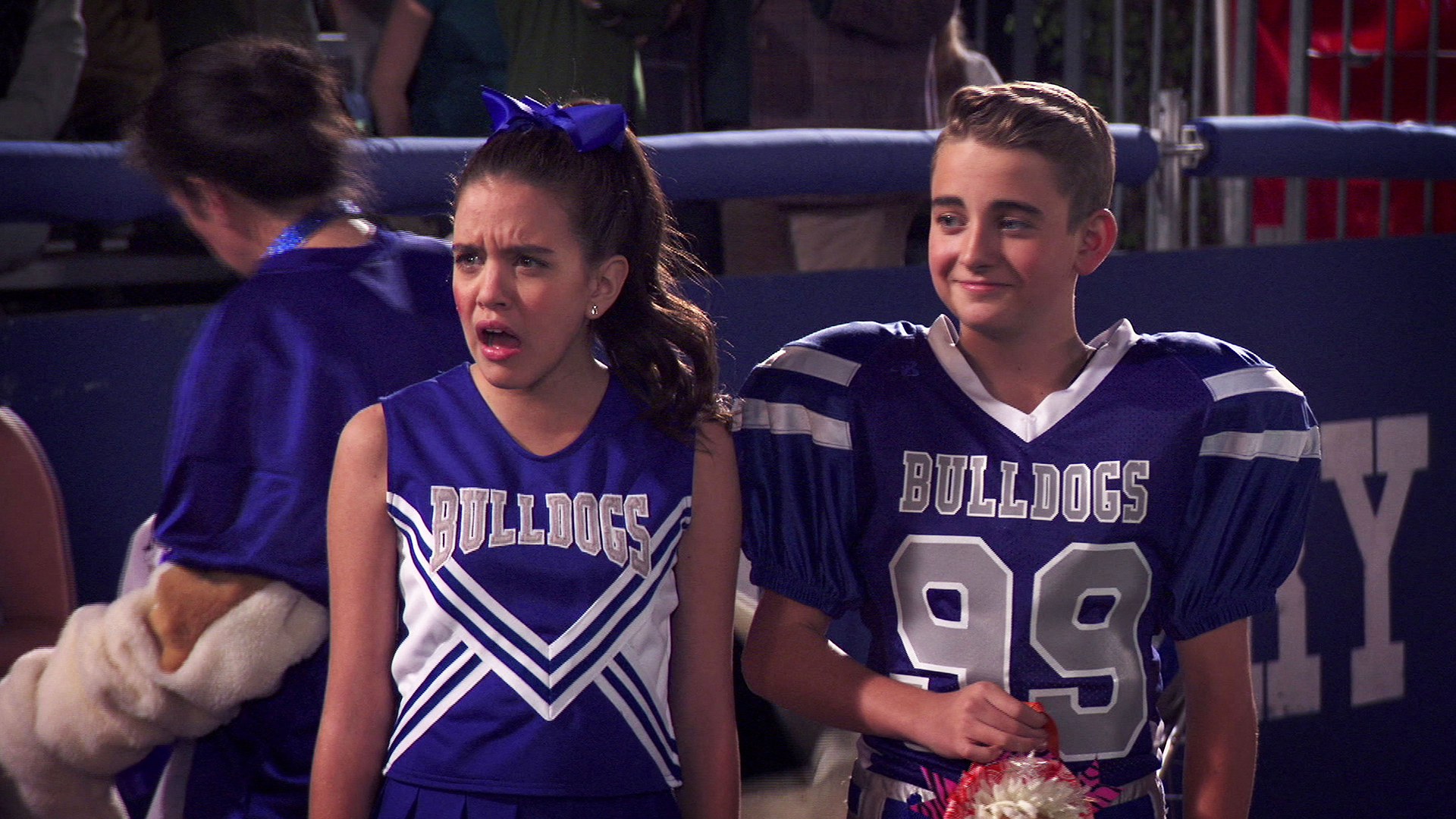 Watch Bella And The Bulldogs: Bella And The Bulldogs - Traitor Dater