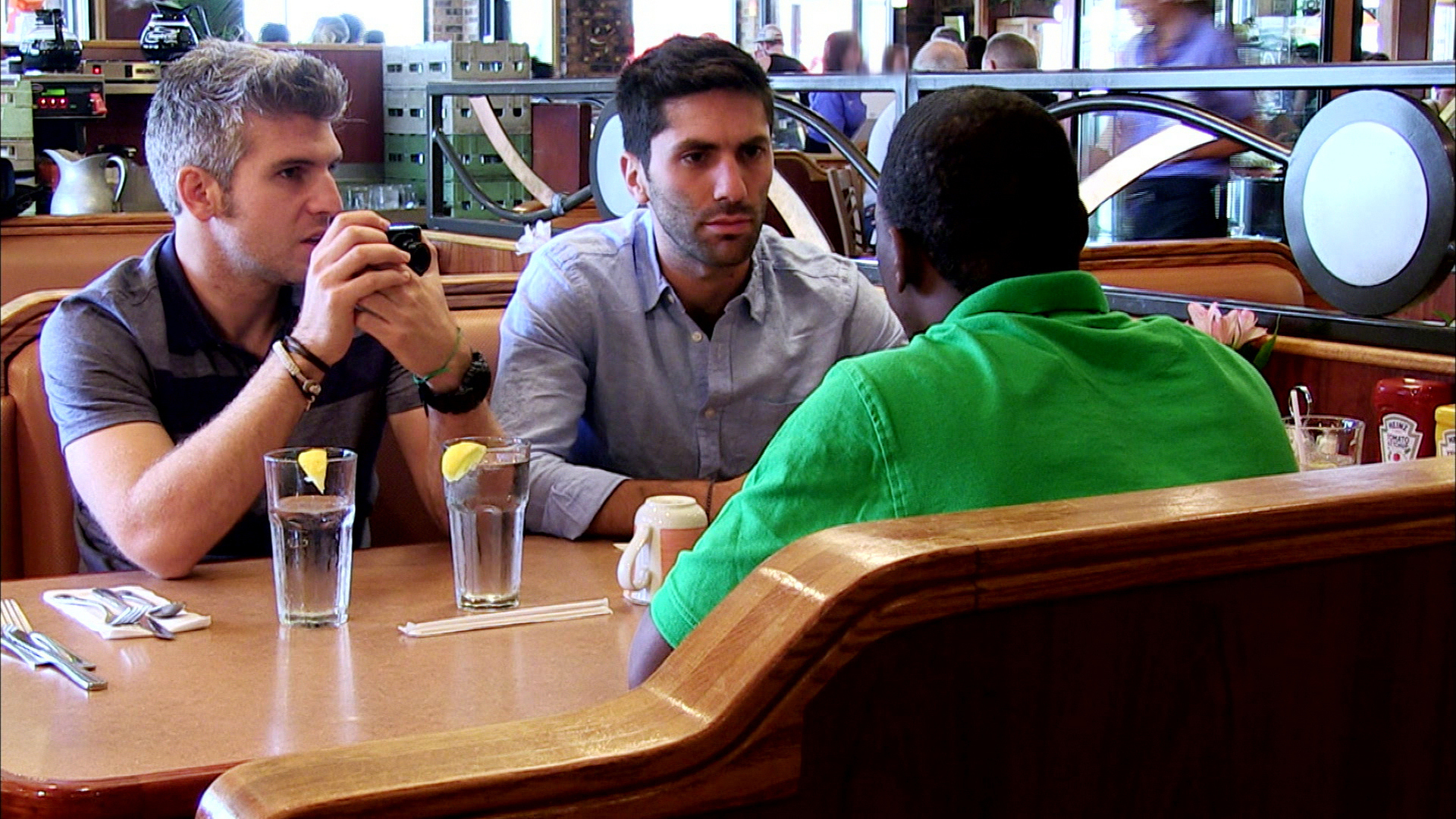 Schau Catfish Verliebte im Netz Staffel 2 Folge 9 Catfish Verliebte im Netz Artis und Jess