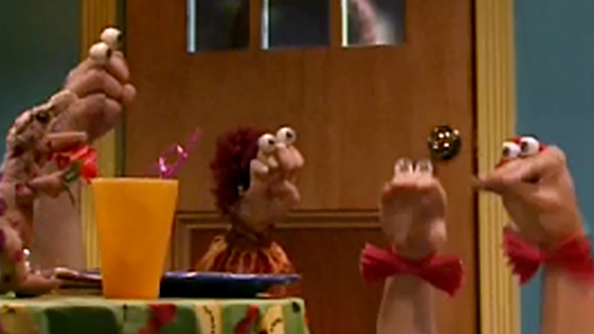 Watch Oobi Season 2 Episode 9: Chez Oobi/Valentine - Paramount+ Canada