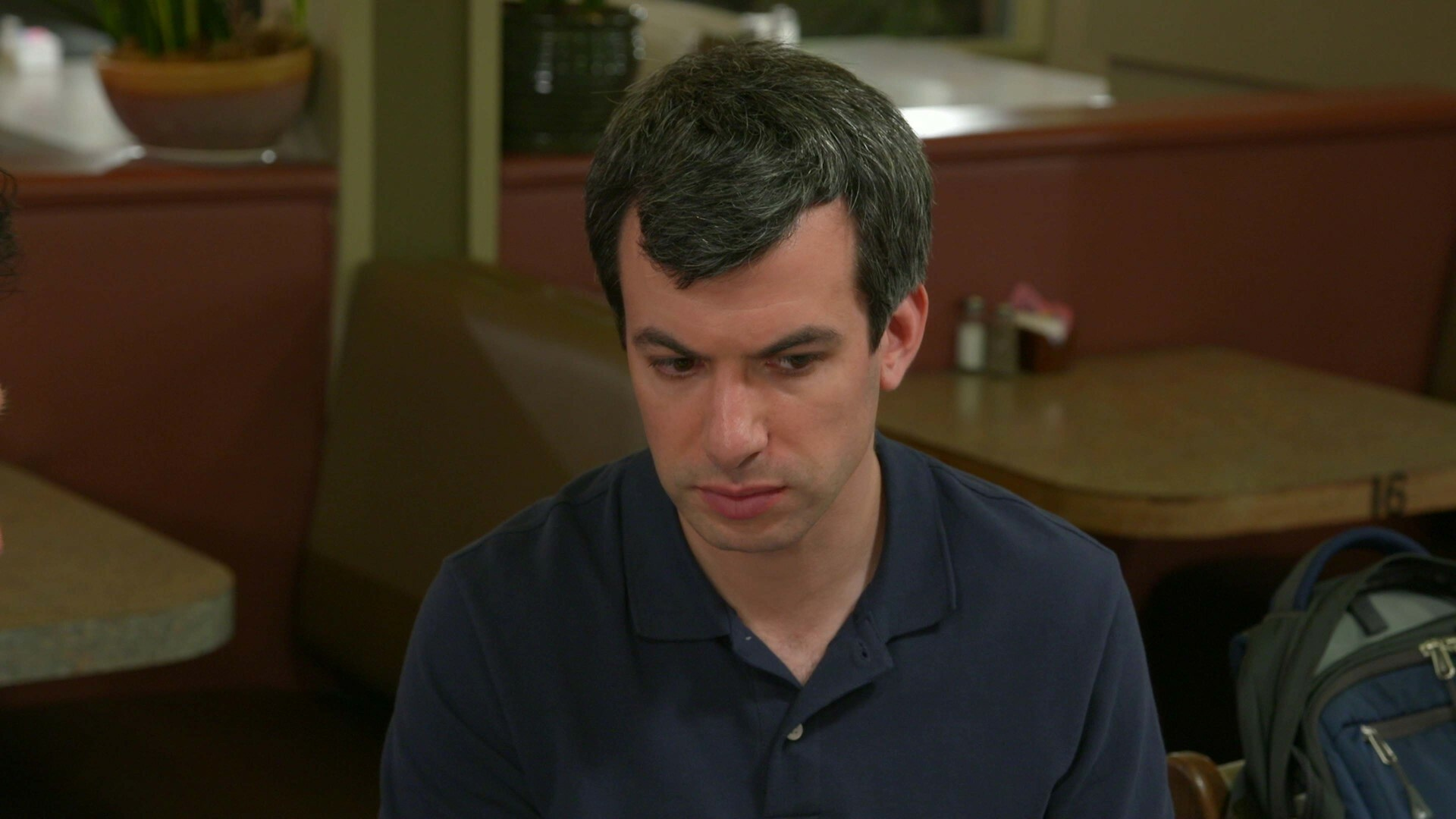 Schaue dir Nathan For You Staffel 4 Folge 2: Promi-Trinkgeld an ...