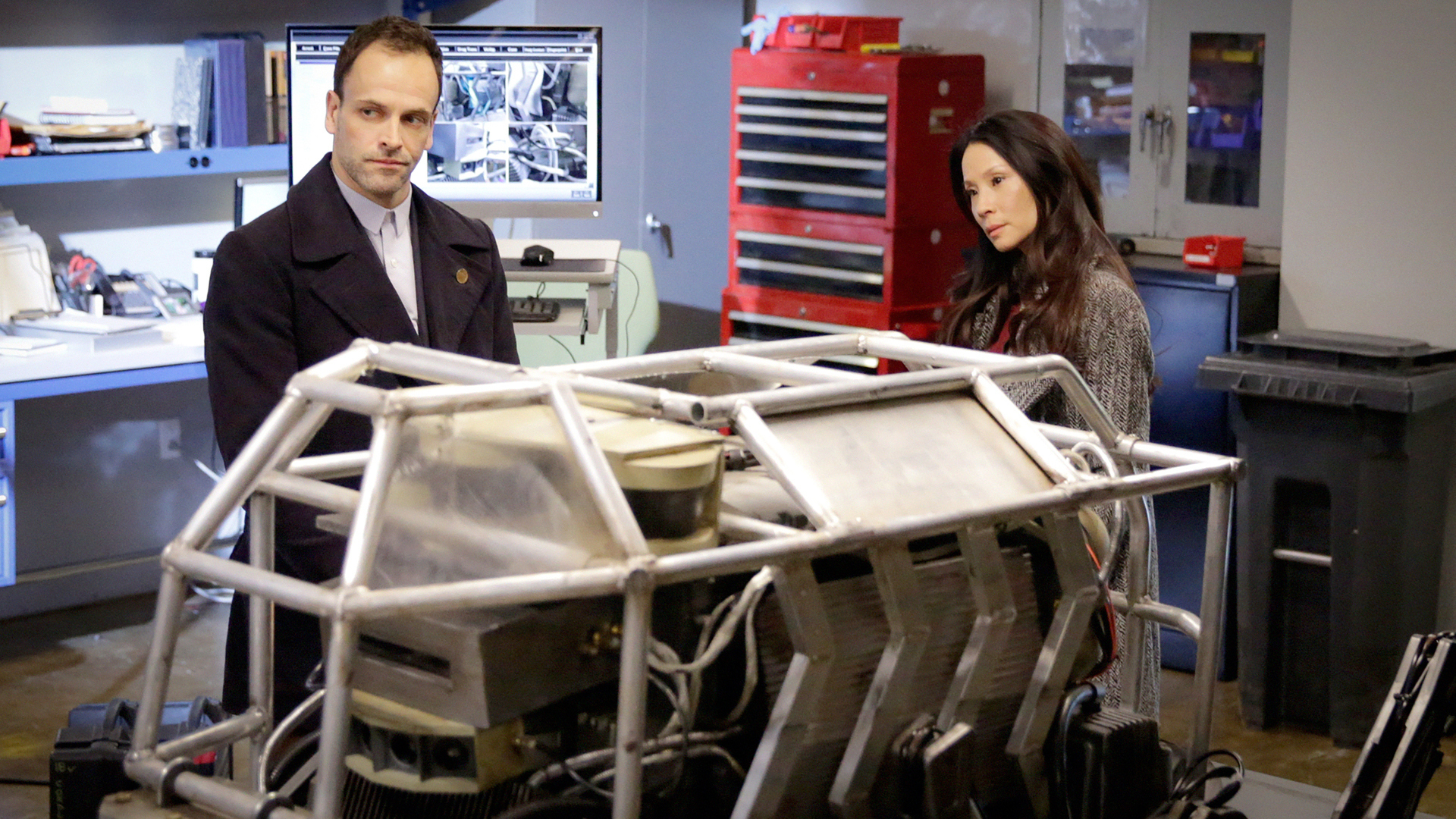 Watch Elementary Season 4 Episode 16: Hounded - Paramount+ Australia