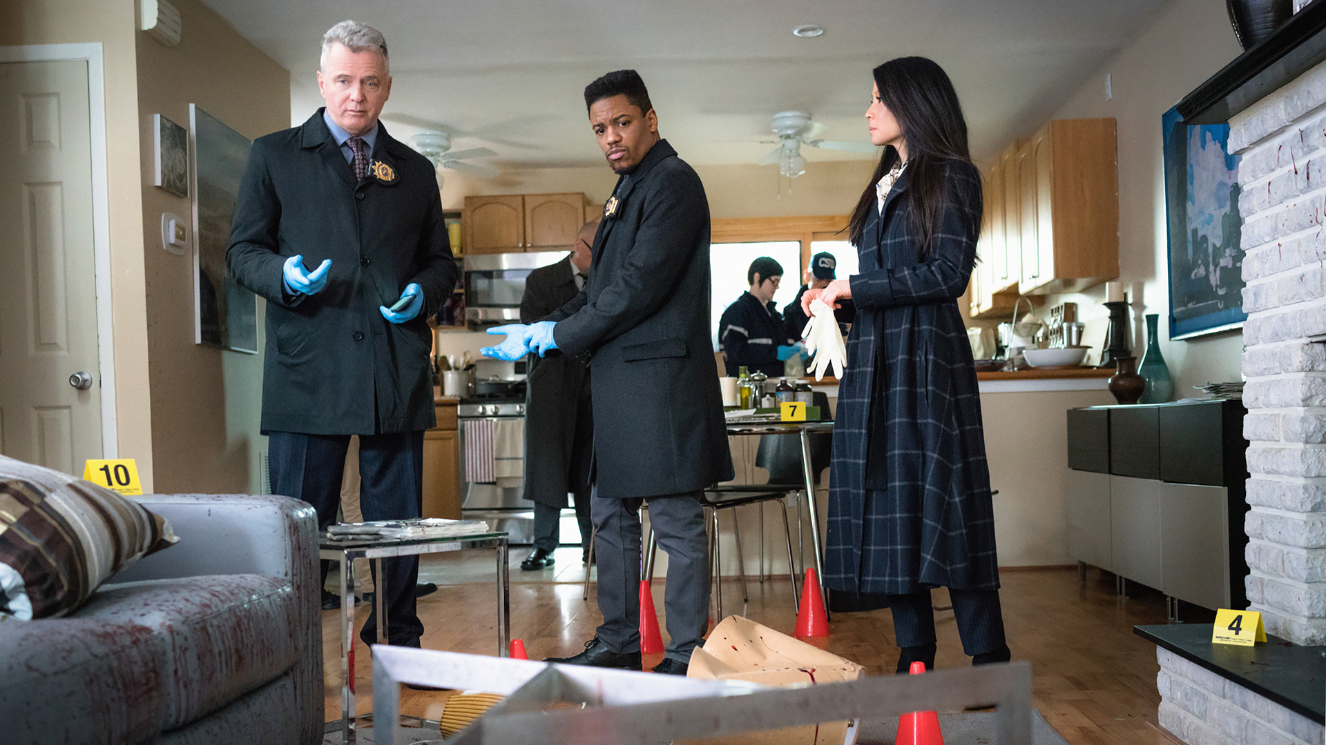 Watch Elementary Season 5 Episode 19: High Heat - Paramount+ Australia