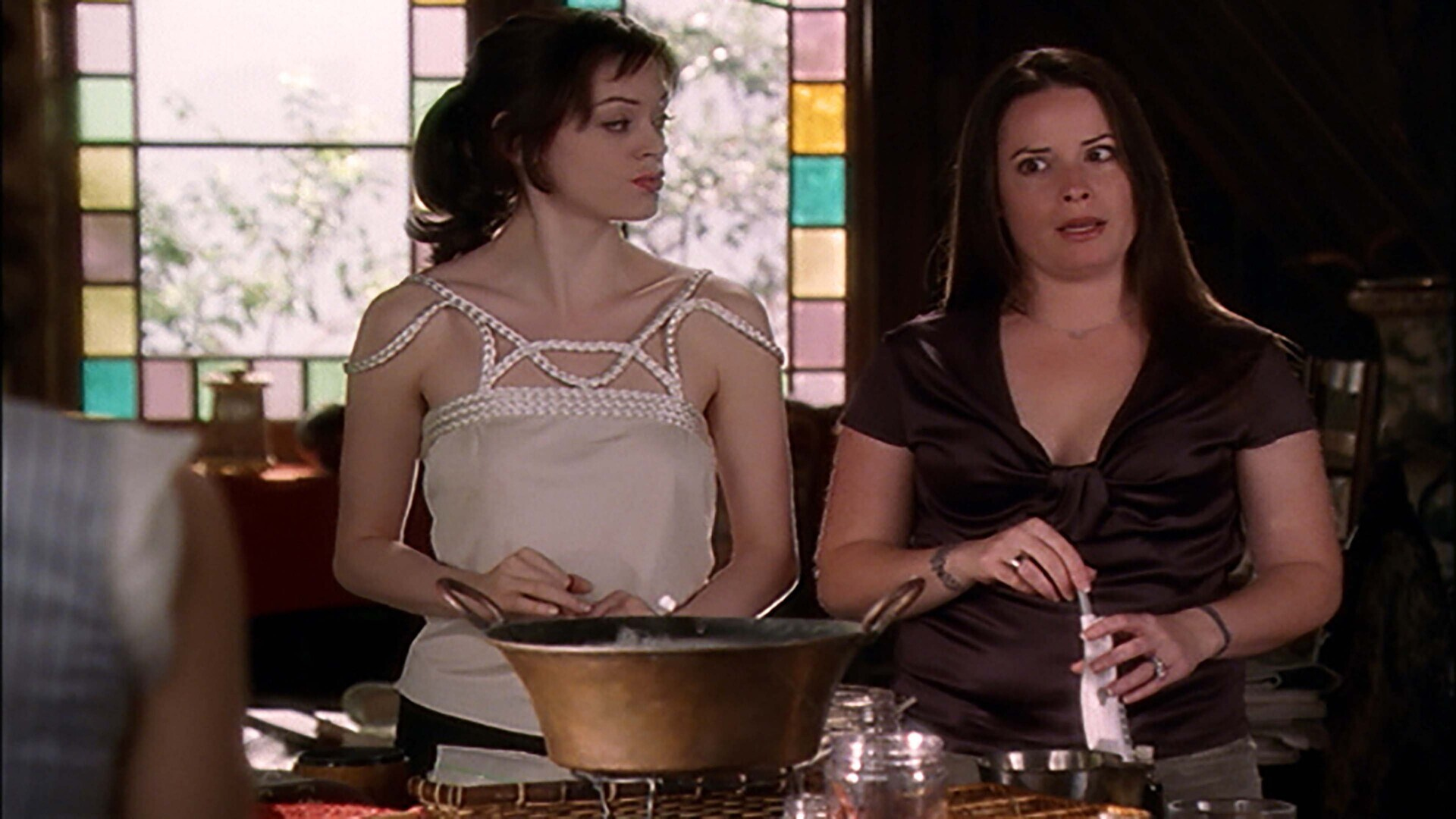 Watch Charmed Season 7 Episode 20: Imaginary Fiends - Paramount+ United ...