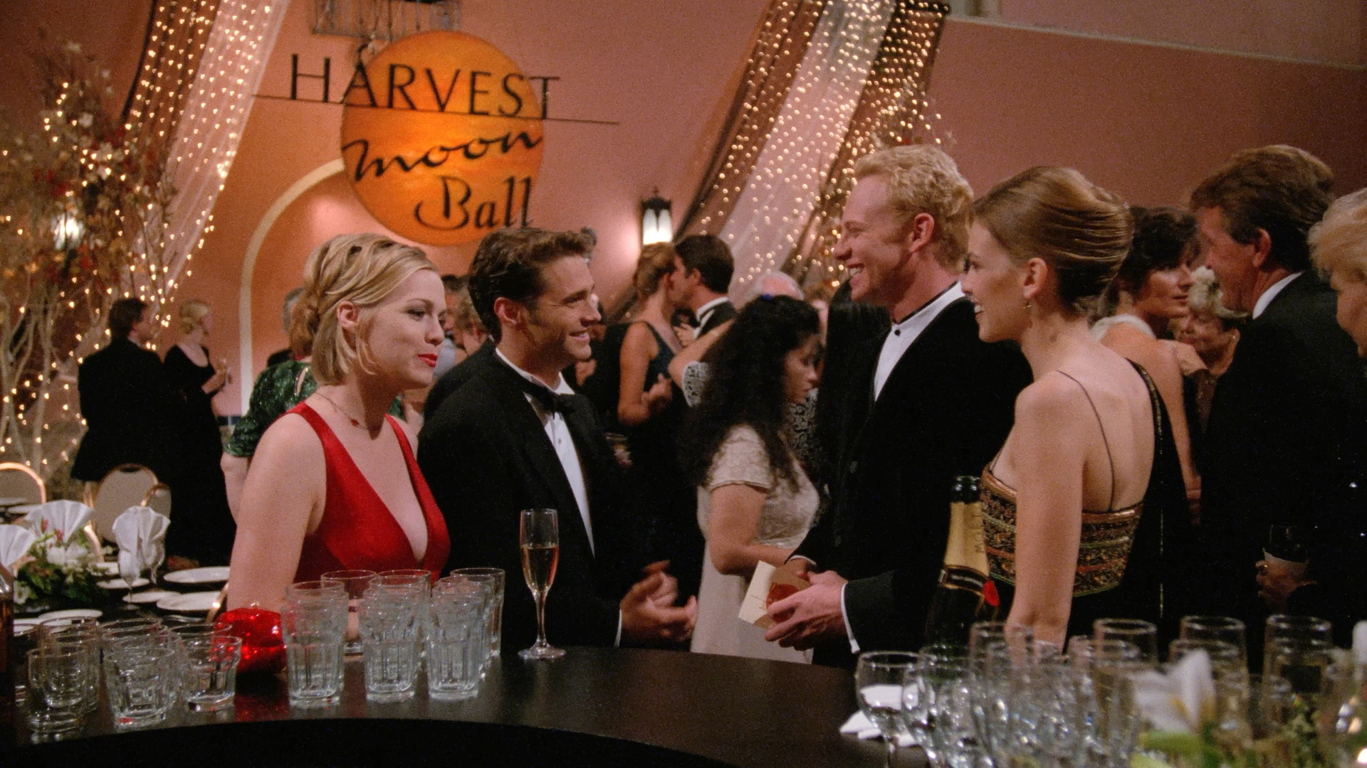 Watch Beverly Hills, 90210 Season 8 Episode 8: Toil and Trouble ...