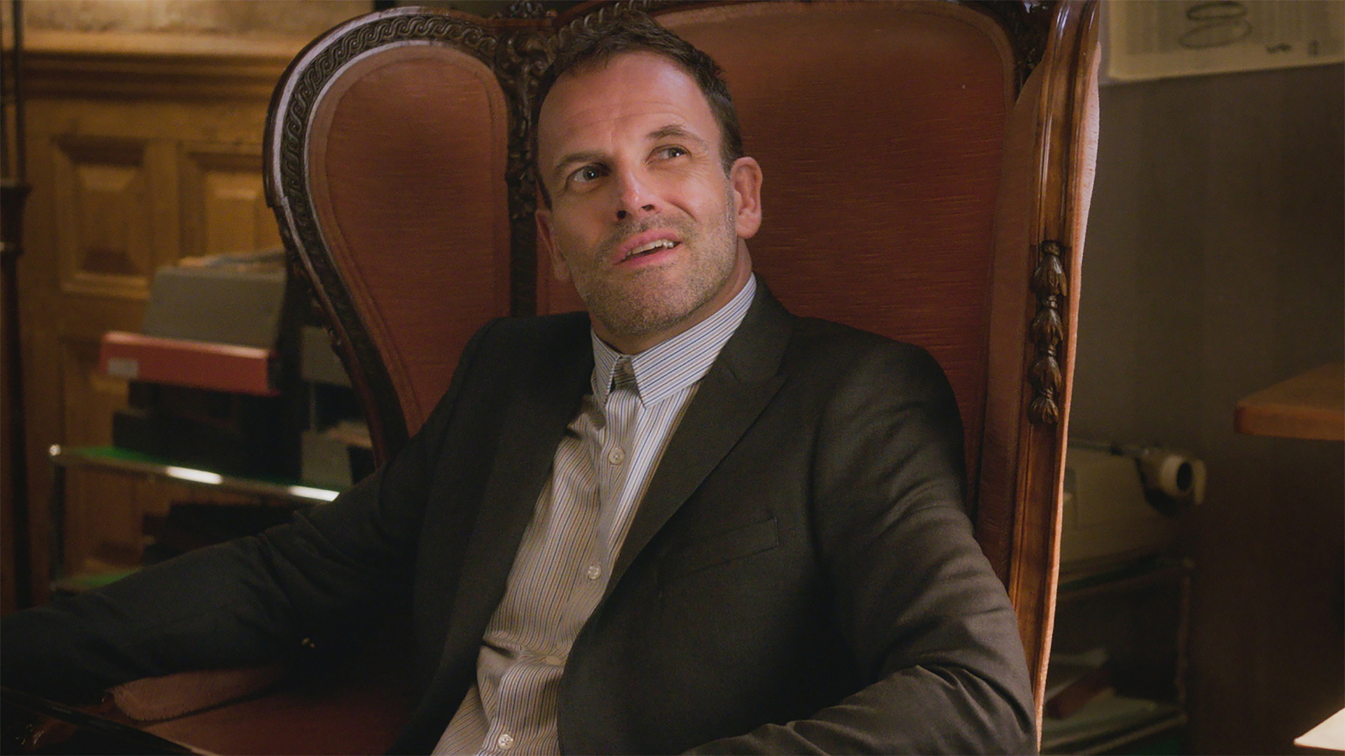 Watch Elementary Season 6 Episode 3: Pushing Buttons - Paramount+ ...