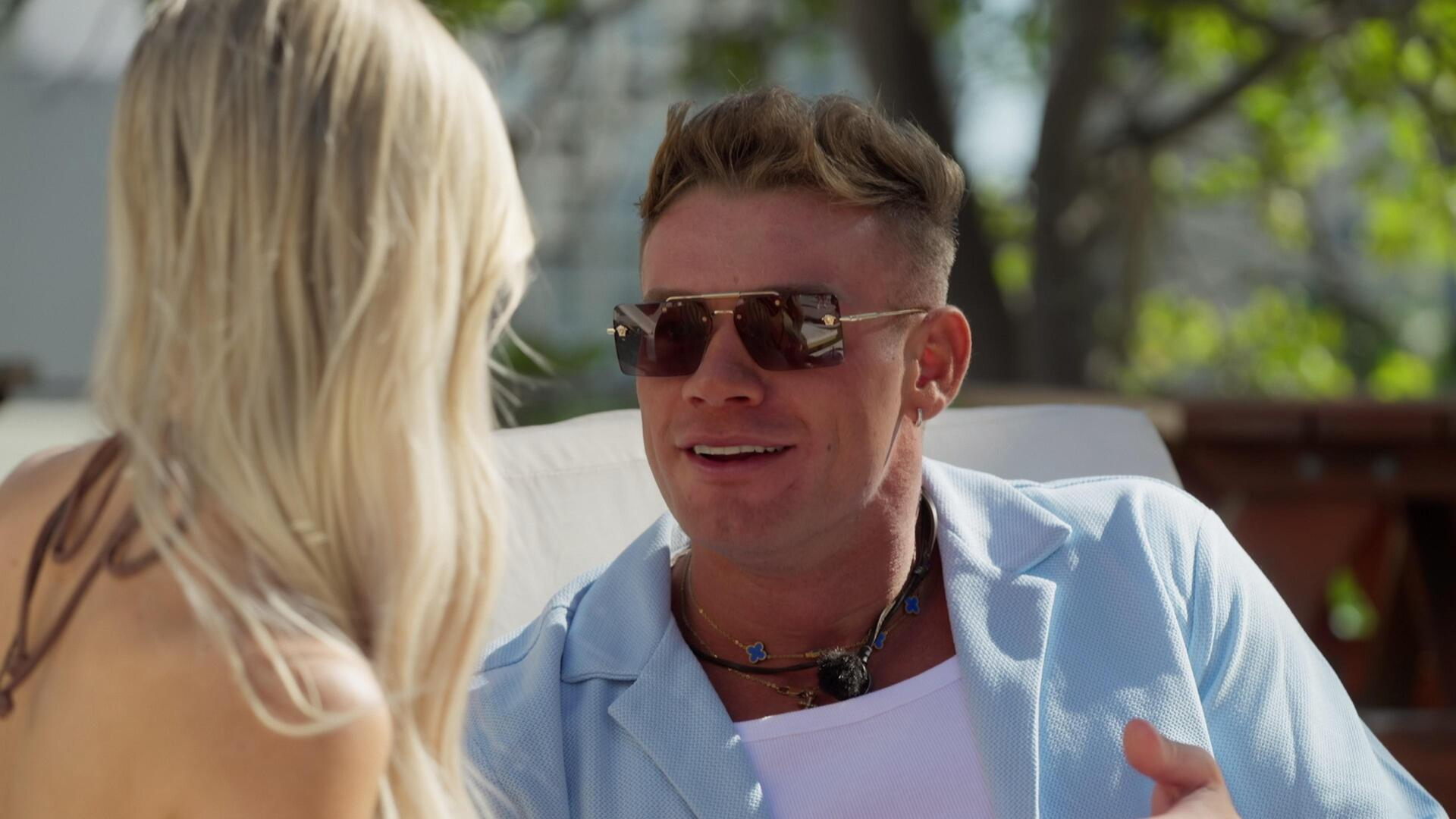 Watch Aussie Shore Season 3 Episode 2: I Do Facials - Paramount+ Australia
