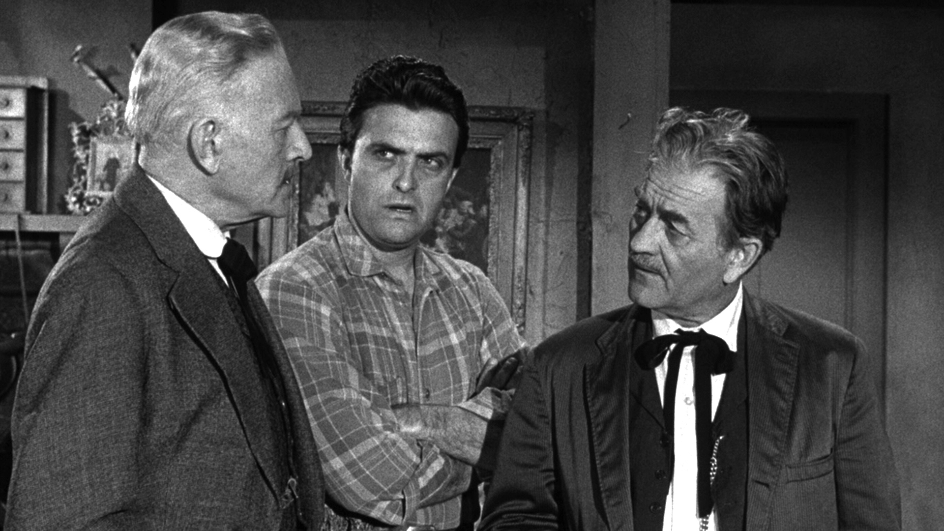 Watch Gunsmoke Season 1 Episode 33: The Prisoner - Full show on
