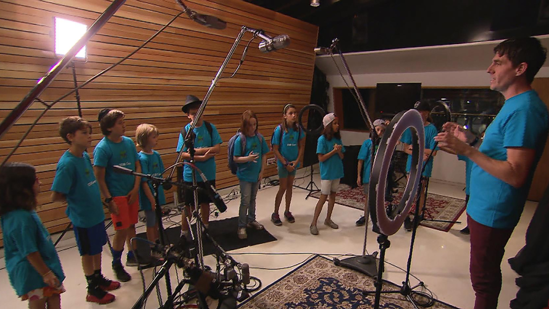 Watch Cbs Evening News Camps Teach Kids To Be Internet Stars Full Show On Cbs All Access