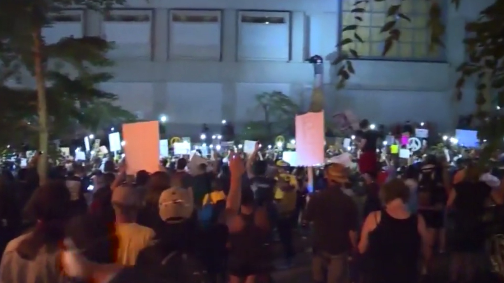 Watch Cbs Evening News Portland Protests Continue To Grow Full Show On Cbs All Access