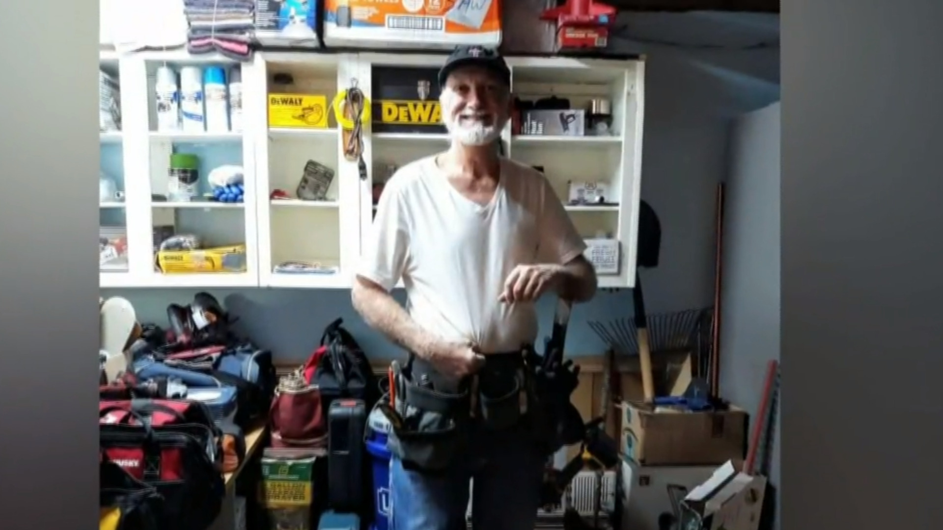 Watch CBS Evening News Handyman a hero with kidney donation