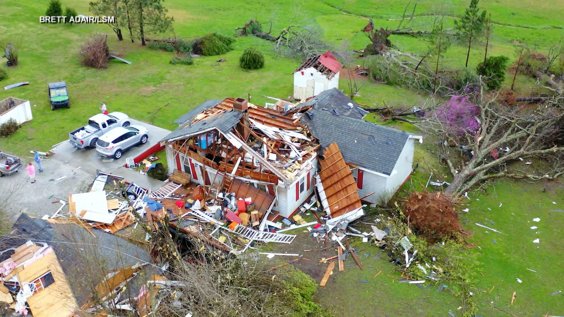 Watch CBS Evening News: 15 tornadoes reported across 4 states - Full ...