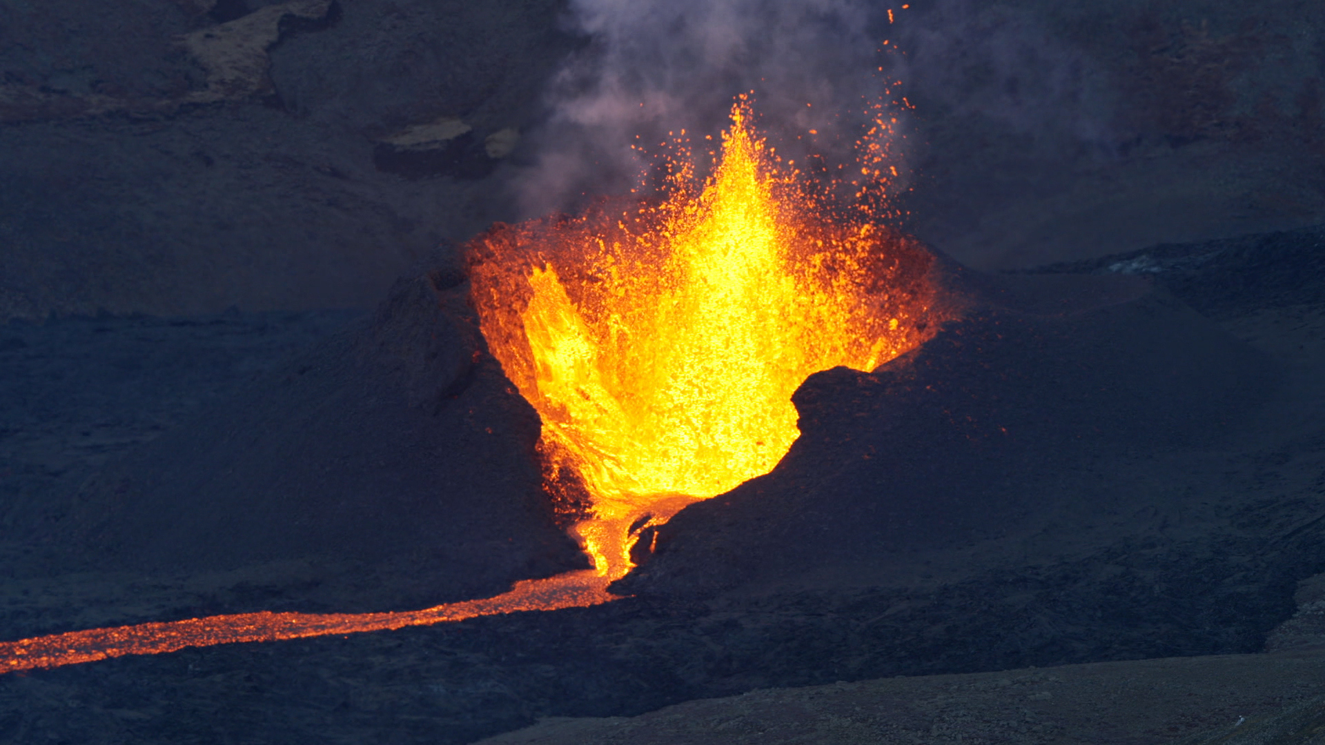 Watch 60 Minutes Season 53 Episode 36: Geldingadalir: Iceland's newest ...