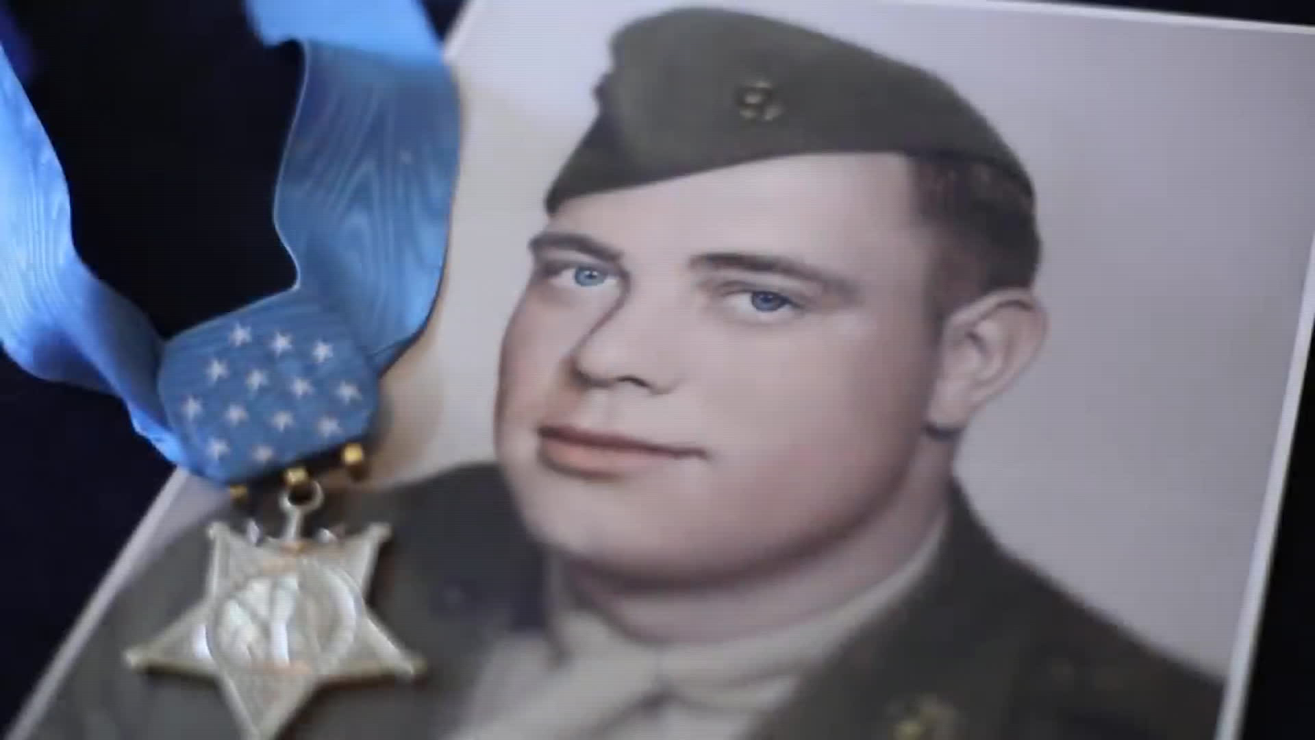 Watch Sunday Morning A Medal Of Honor Recipient S Continued Service