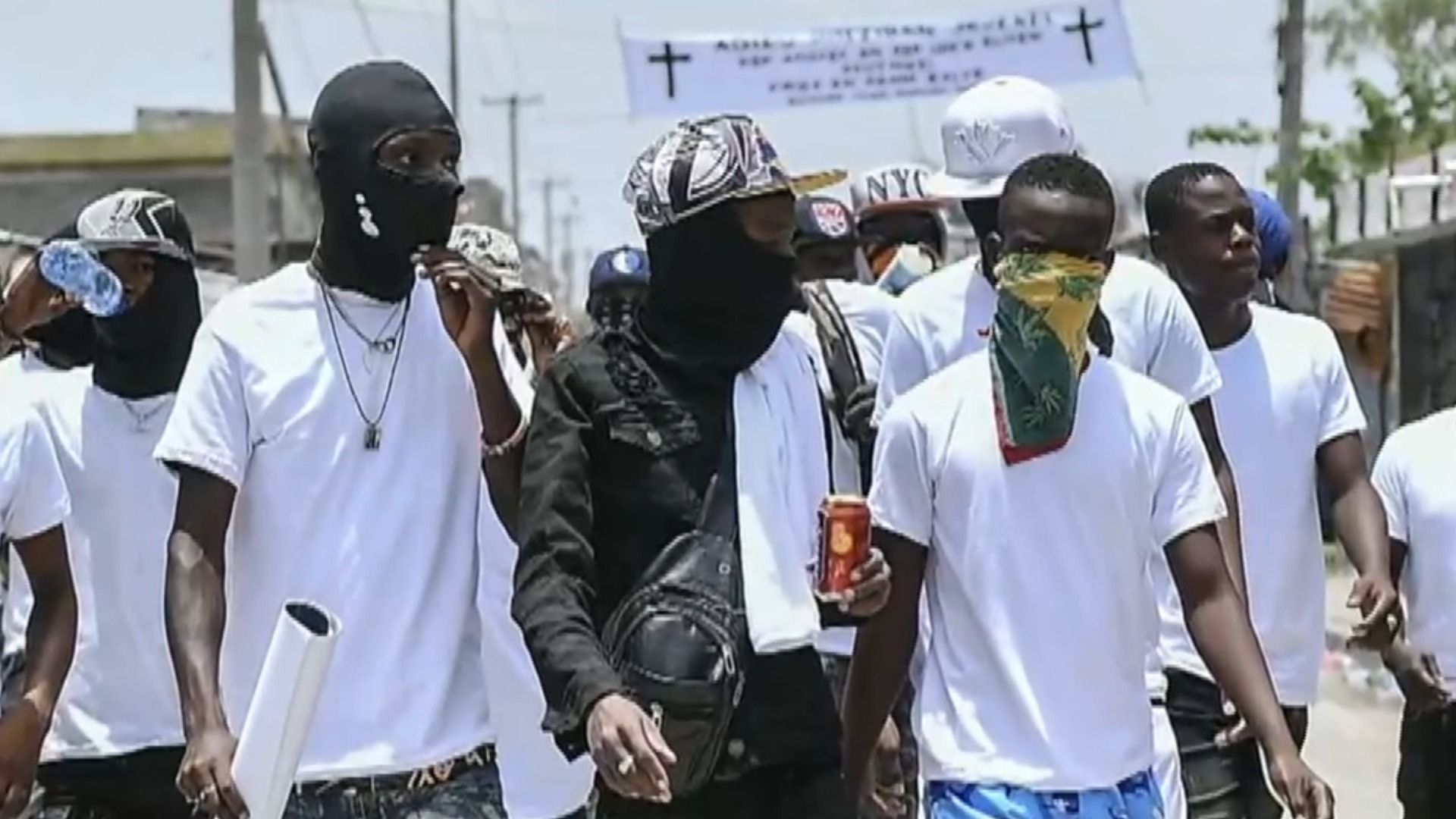 Watch CBS Evening News 2 kidnapped missionaries released in Haiti