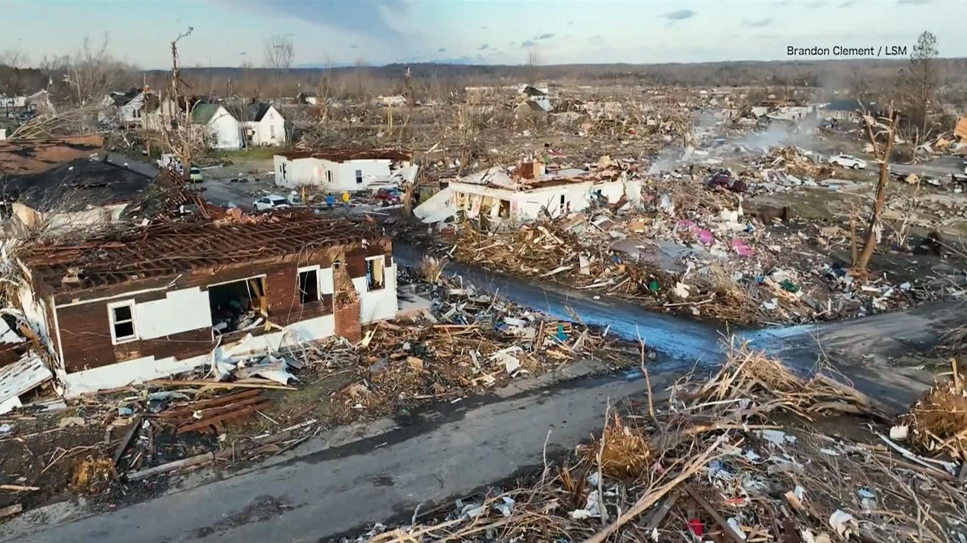Watch CBS Evening News Rescue efforts continue at Kentucky candle