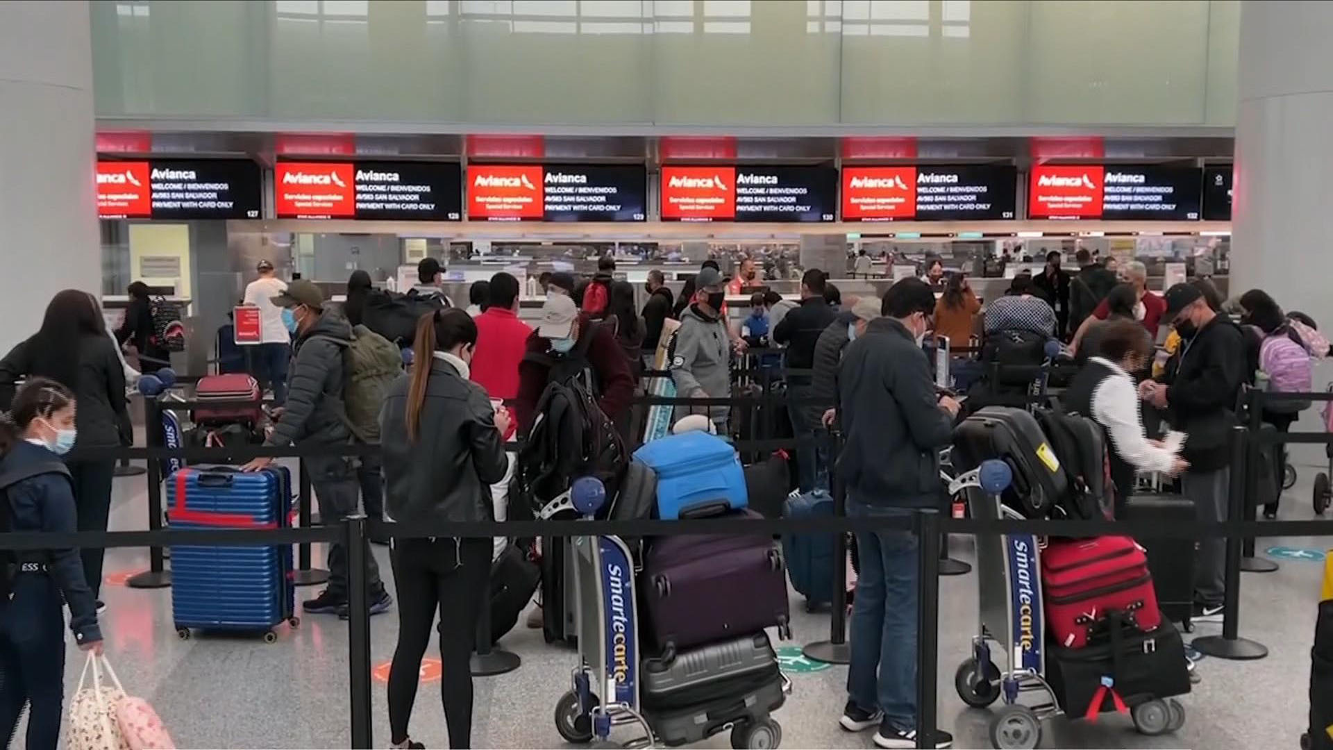 Watch CBS Evening News Holiday travel up despite COVID surges - Paramount+