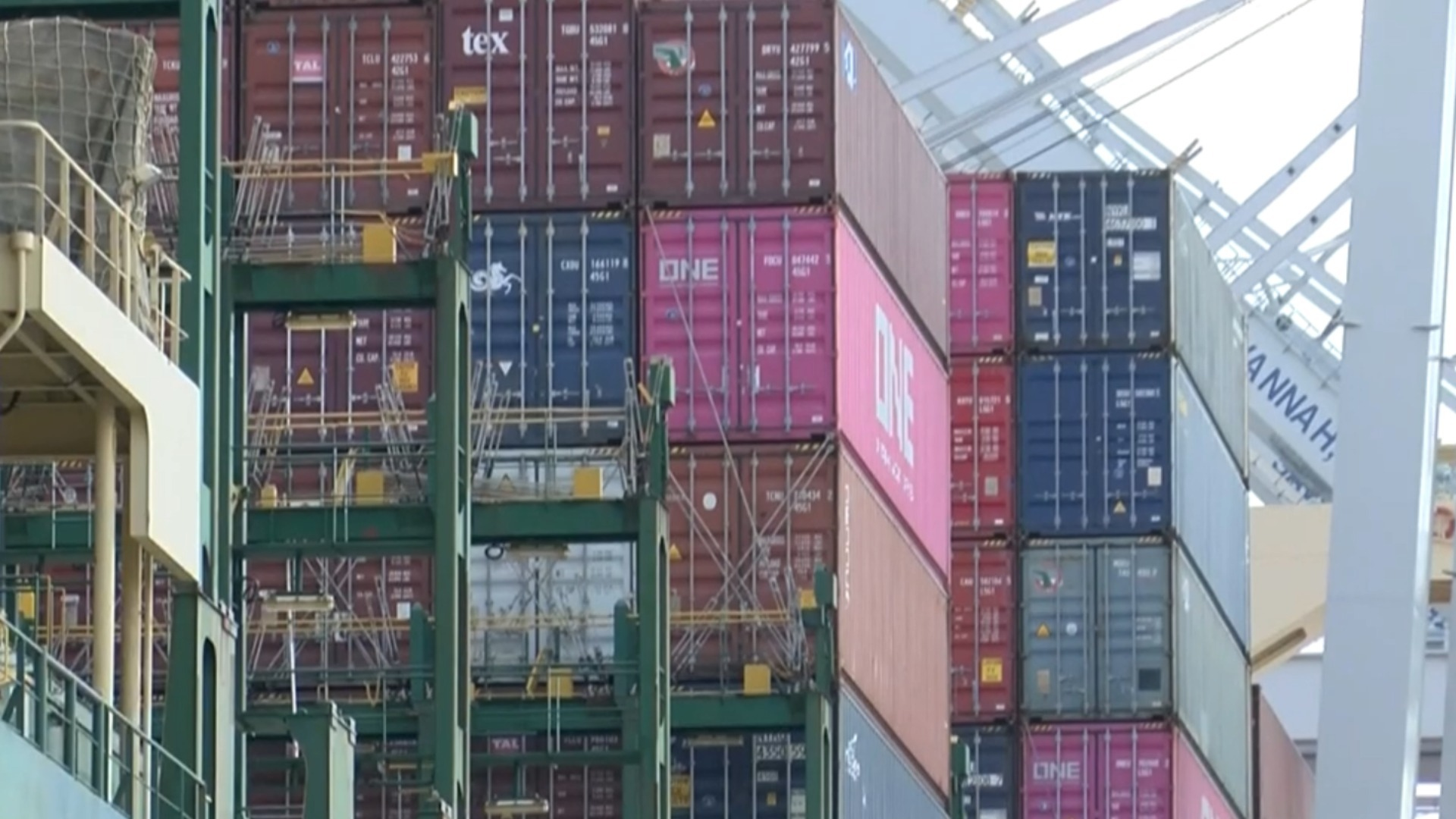 Watch CBS Evening News Georgia uses pop-up ports to ease backlog ...