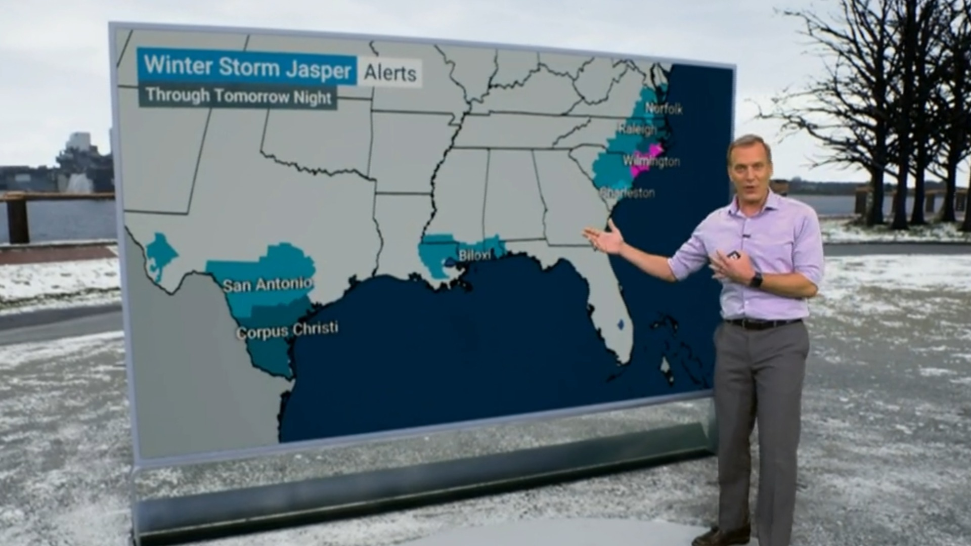 Watch CBS Evening News: Arctic blast targets the South - Full show on CBS
