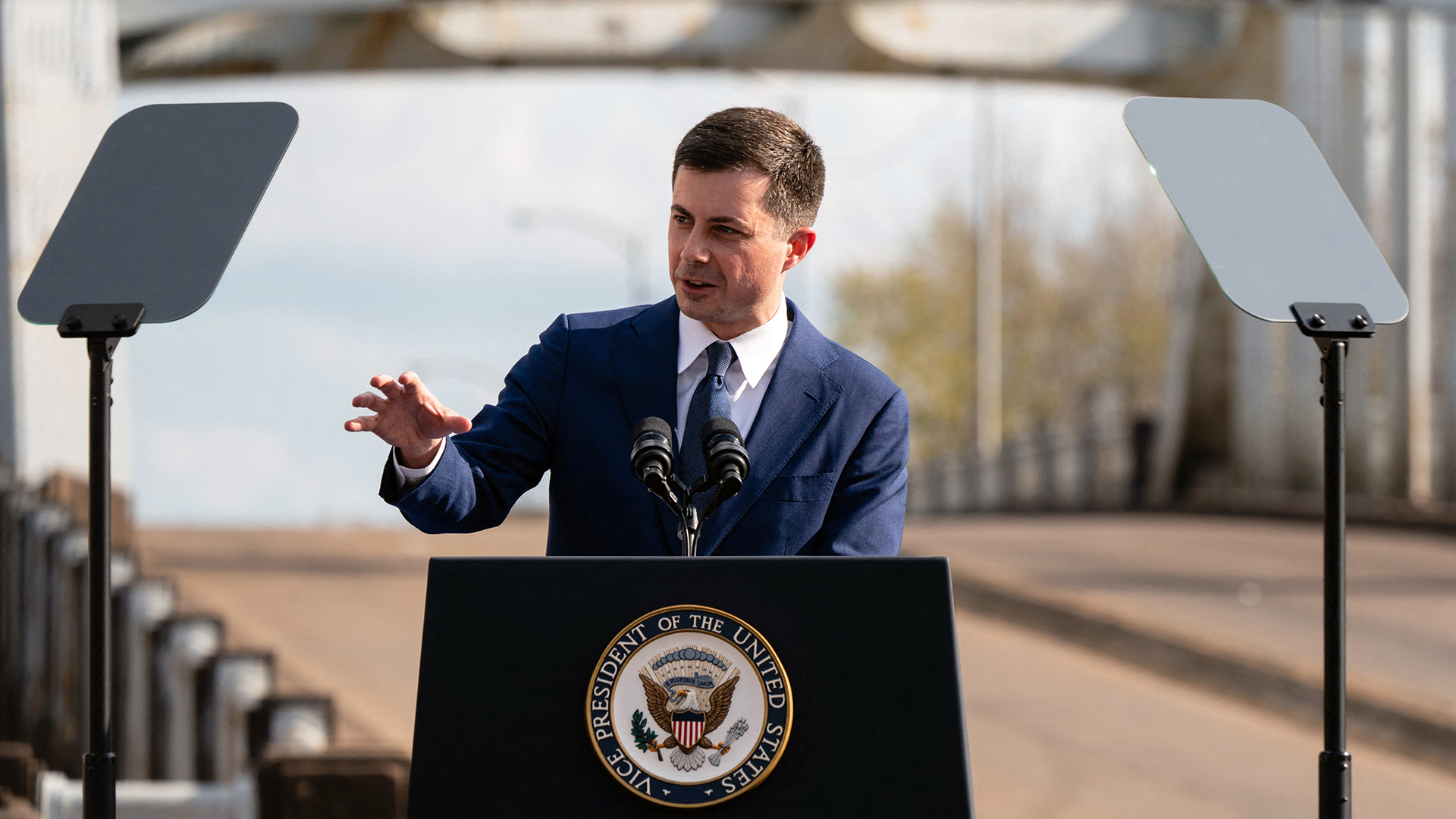 Watch 60 Minutes Overtime Buttigieg’s political future - Paramount+