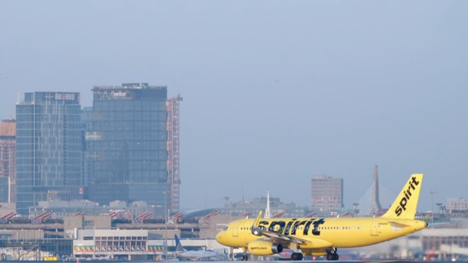 Watch CBS Evening News JetBlue makes offer to buy Spirit Airlines