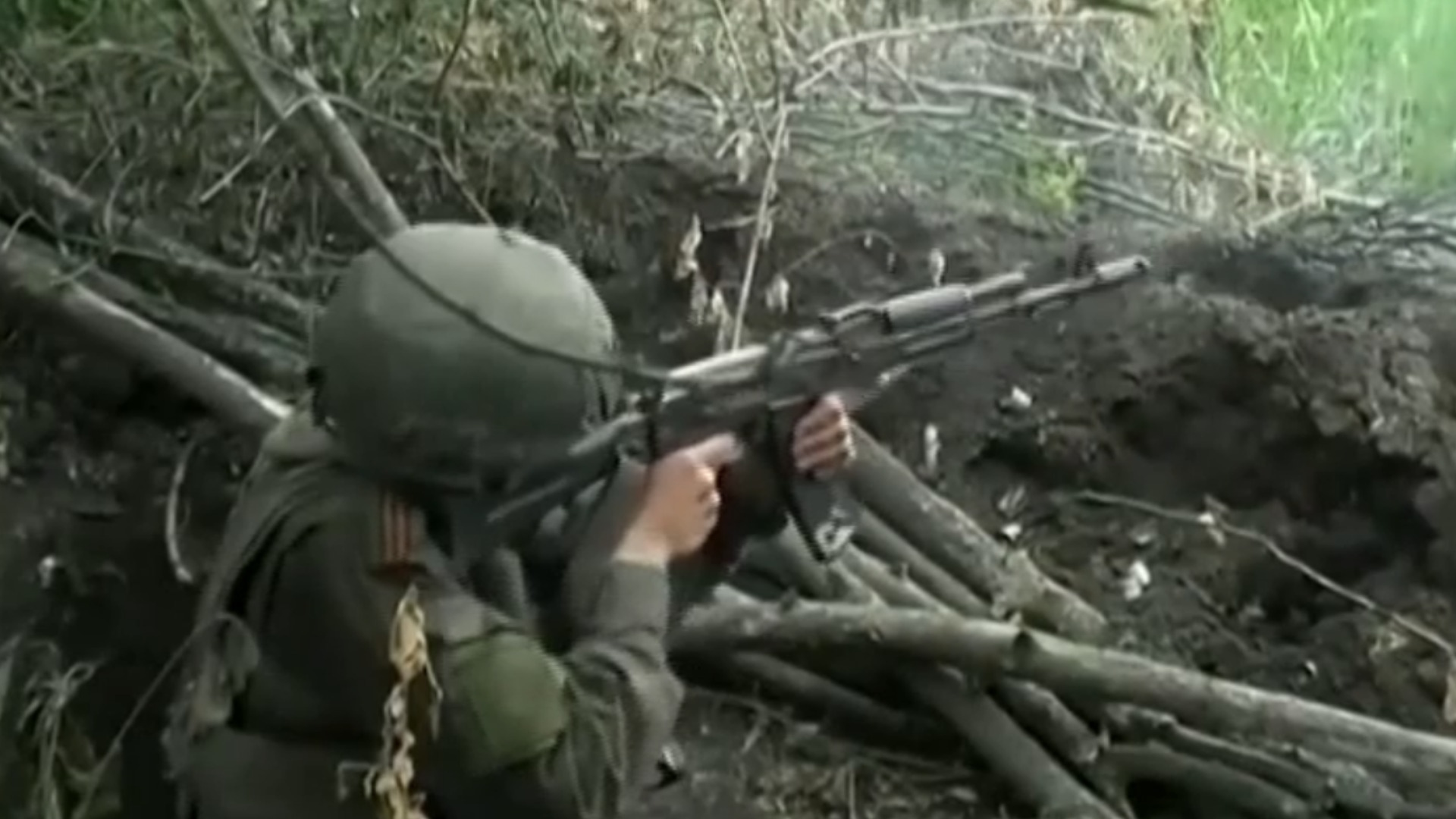 Watch CBS Evening News: Two Americans killed fighting in Ukraine Full