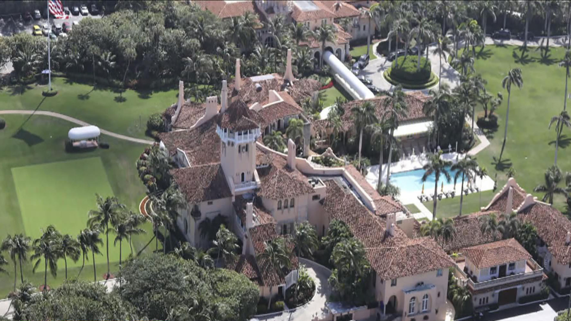 Watch CBS Evening News FBI executes search warrant at MaraLago