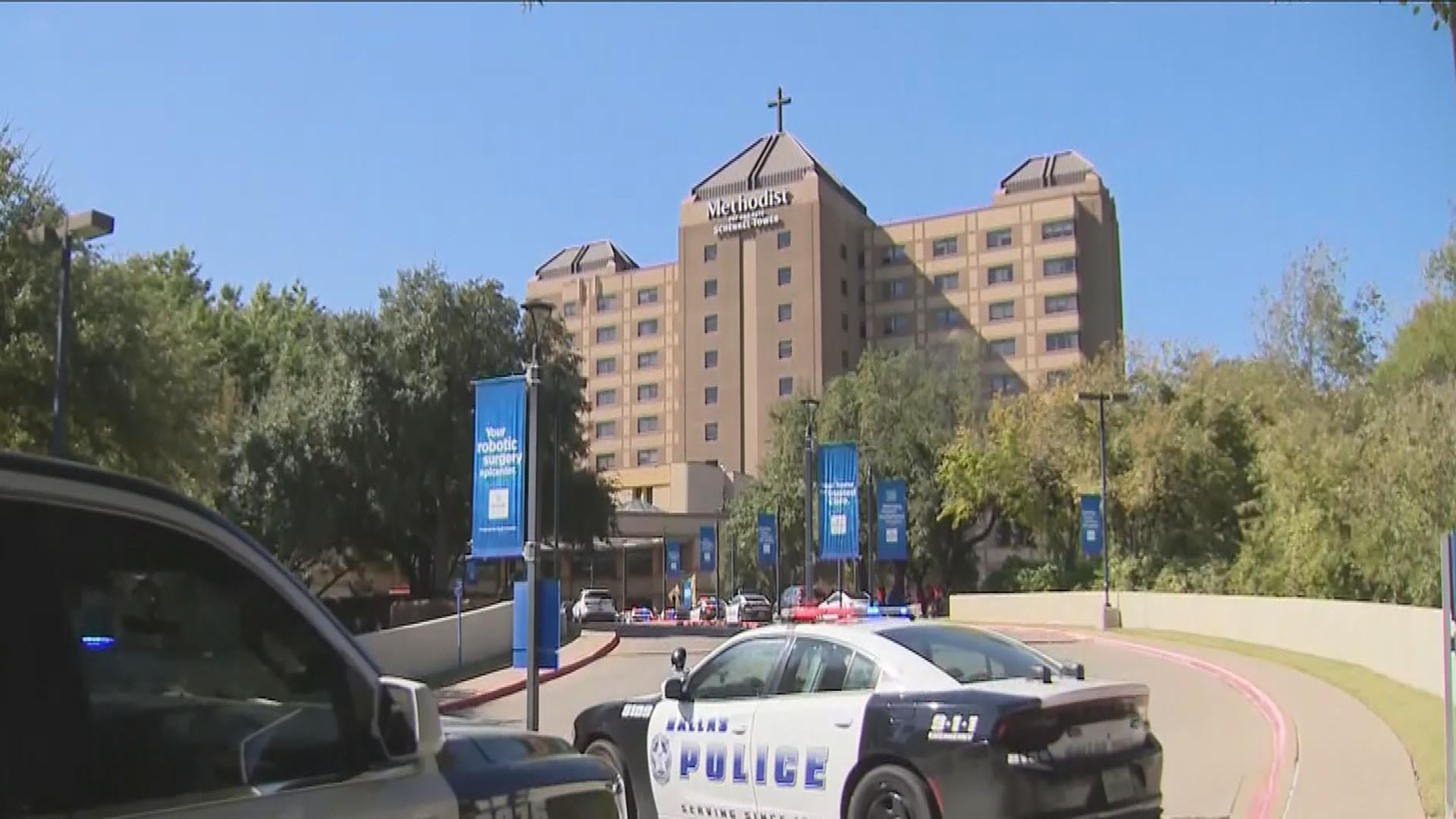 Watch CBS Evening News 2 hospital workers killed in Dallas shooting