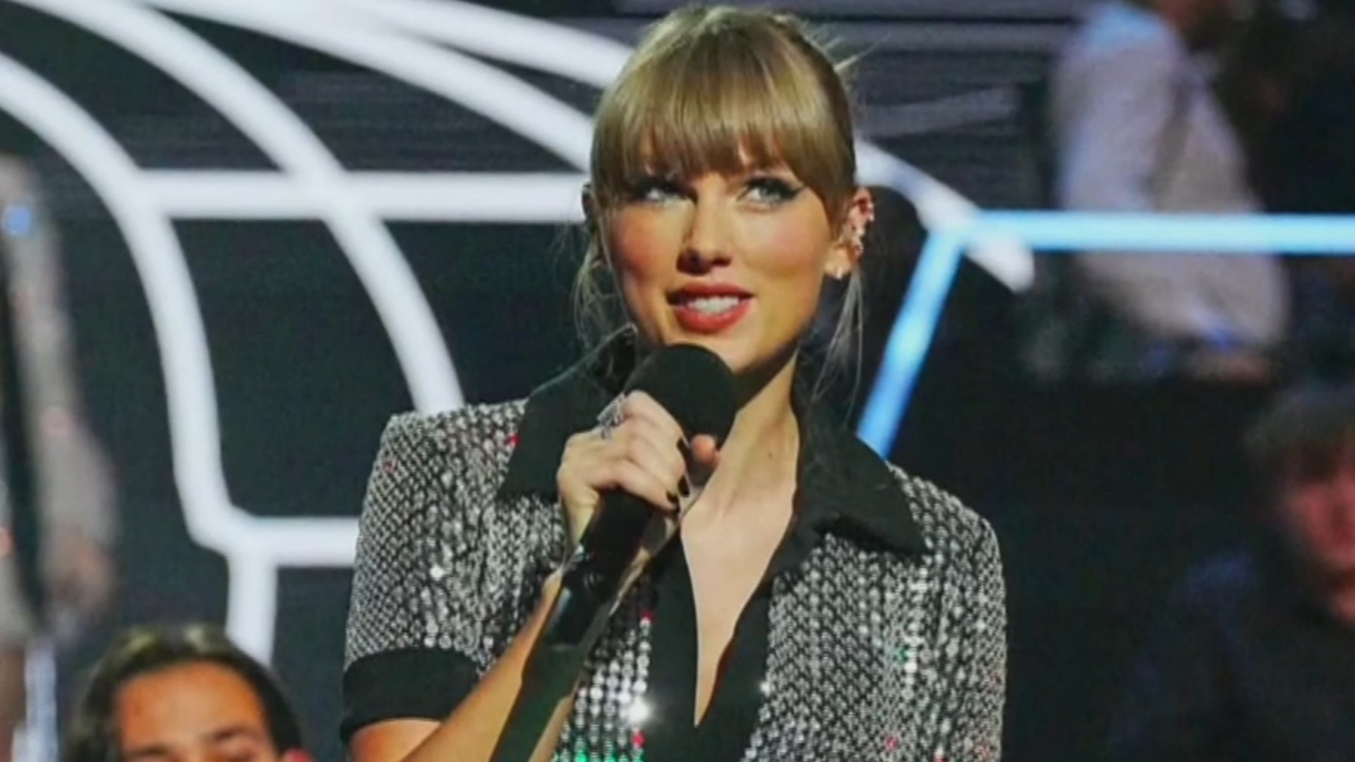 Watch CBS Evening News Demand for Taylor Swift tickets crashes