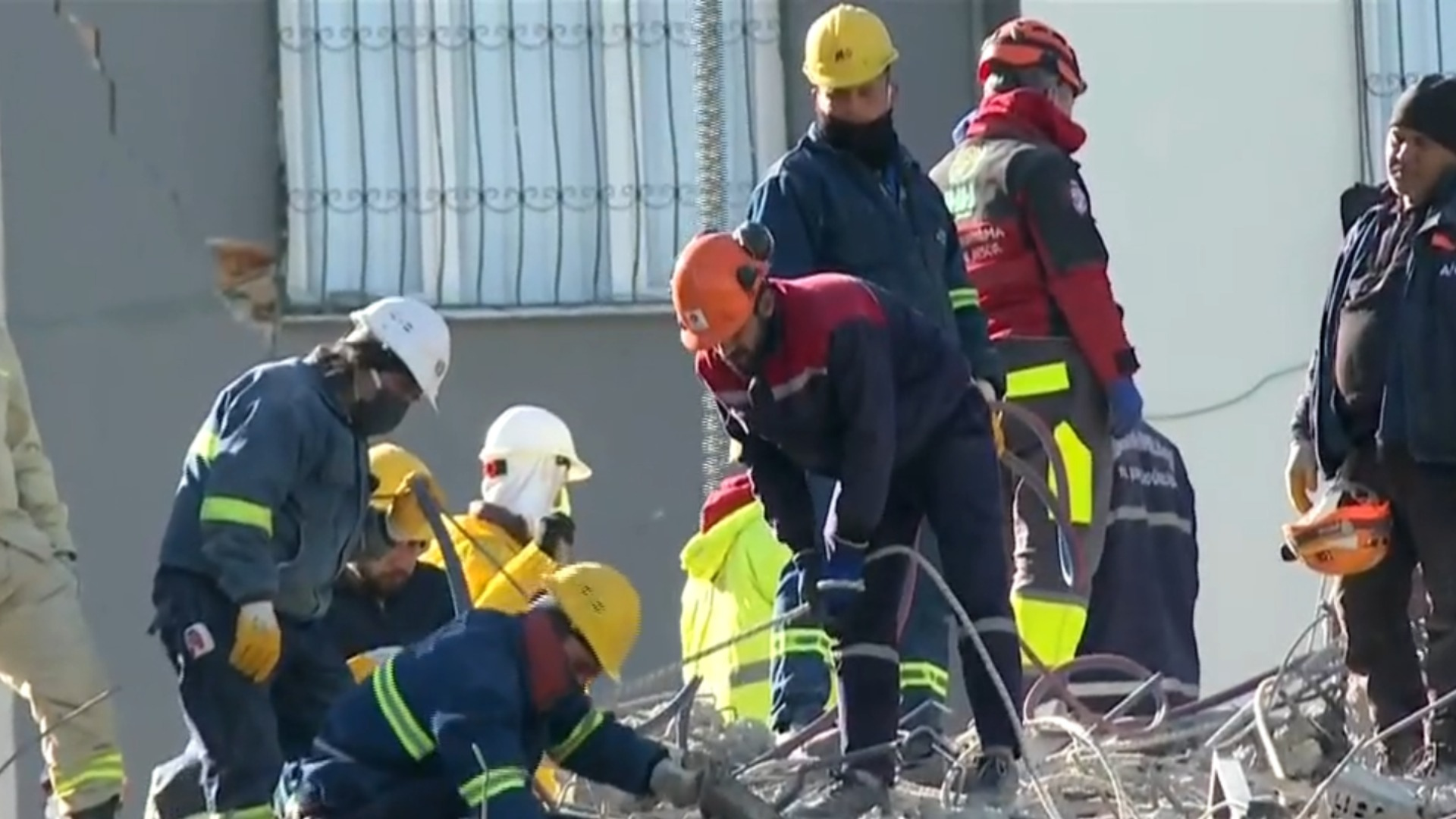 Watch CBS Evening News Search for earthquake survivors as death toll ...