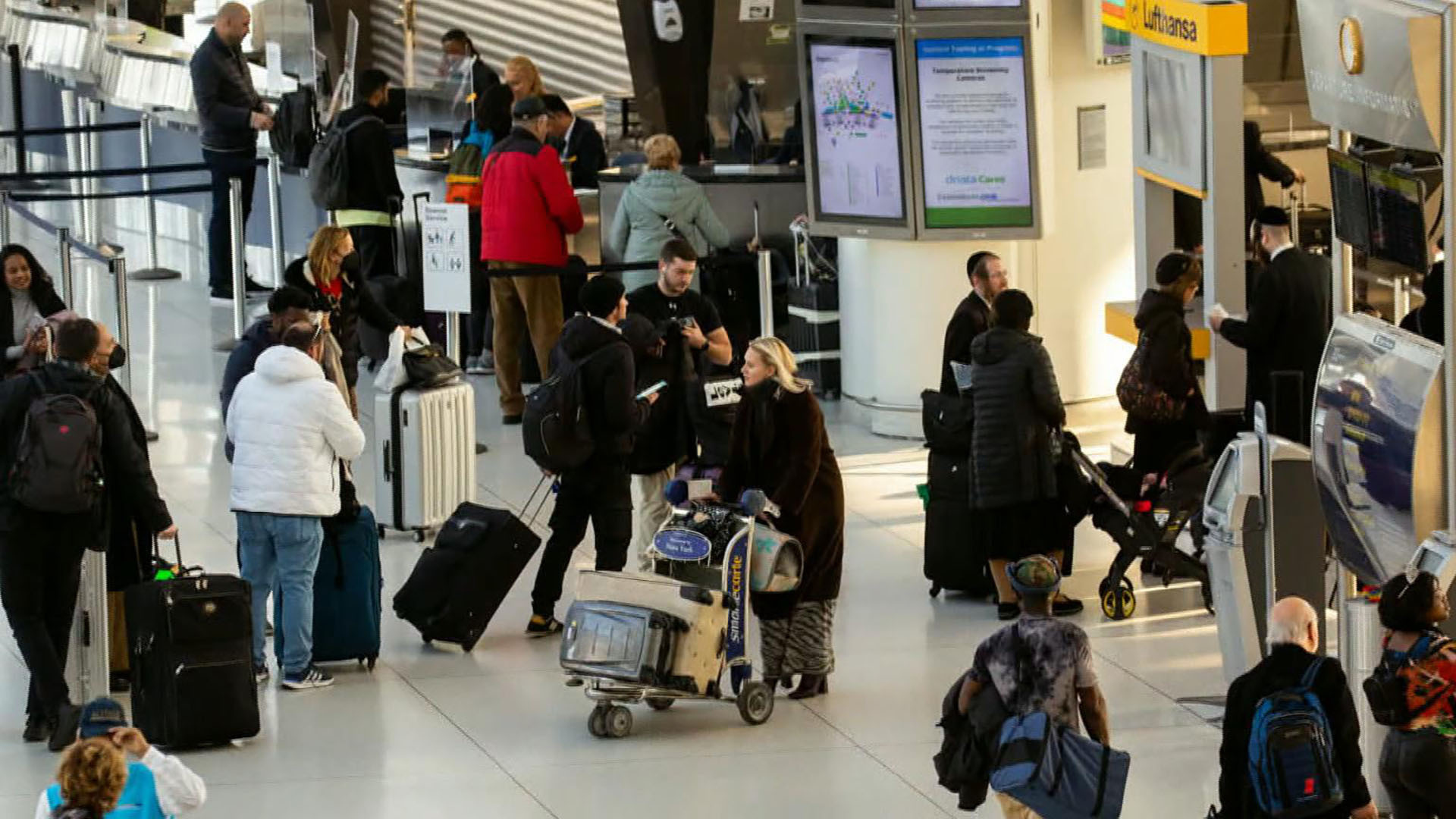 Watch CBS Evening News Electrical outage fixed at JFK Airport terminal