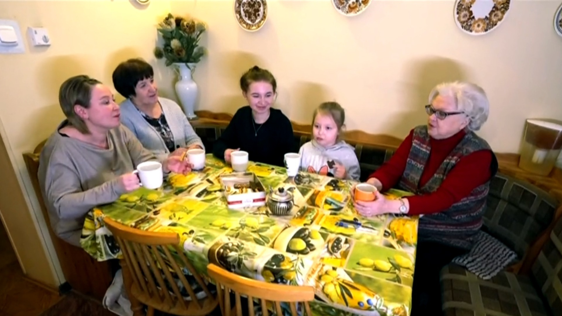 Watch CBS Evening News Ukrainian refugee family finds new home in