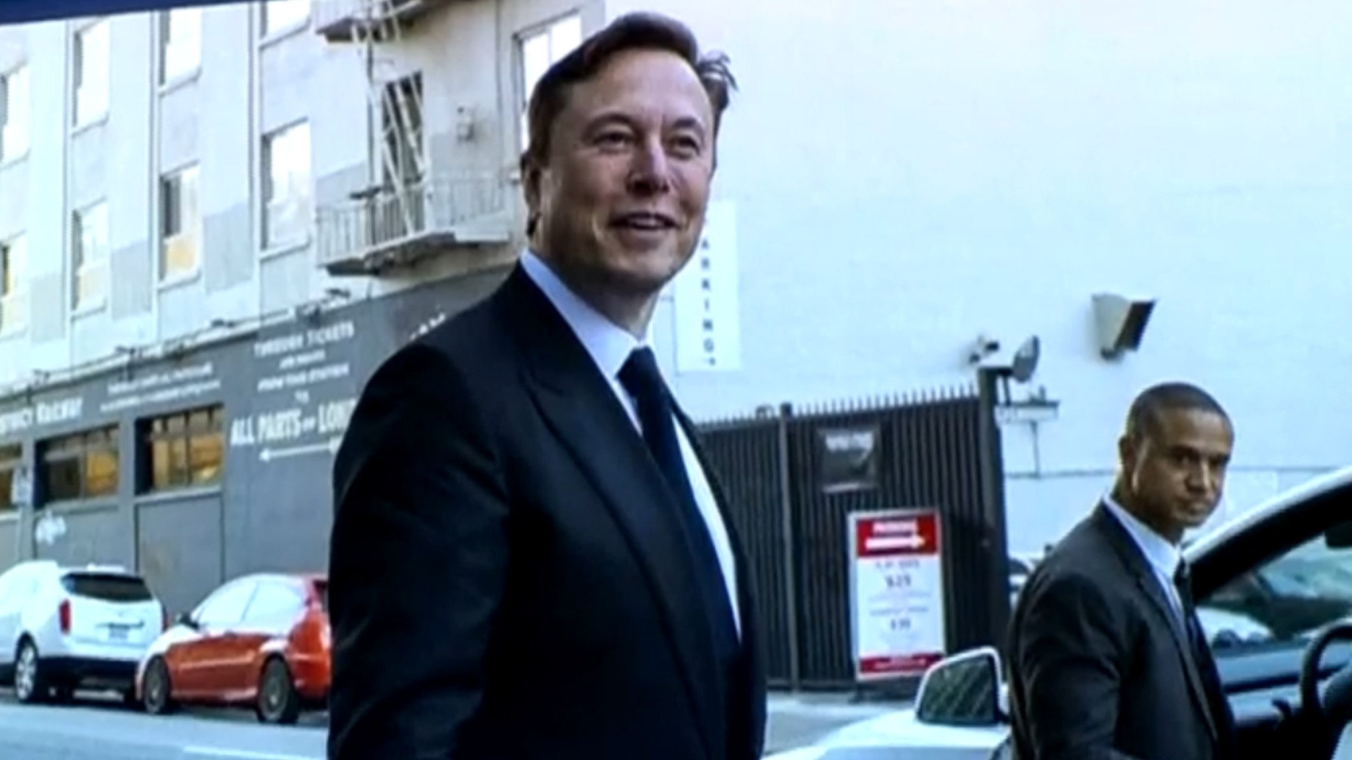 Watch CBS Evening News: Musk, Wozniak call for pause in AI development